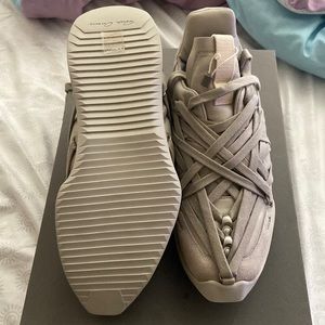 There are Rick Owens unisex shoes, very comfortable and never worn.